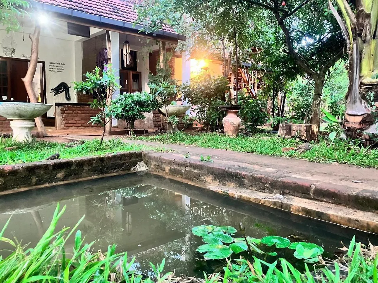 Jungle Hostel Habarana